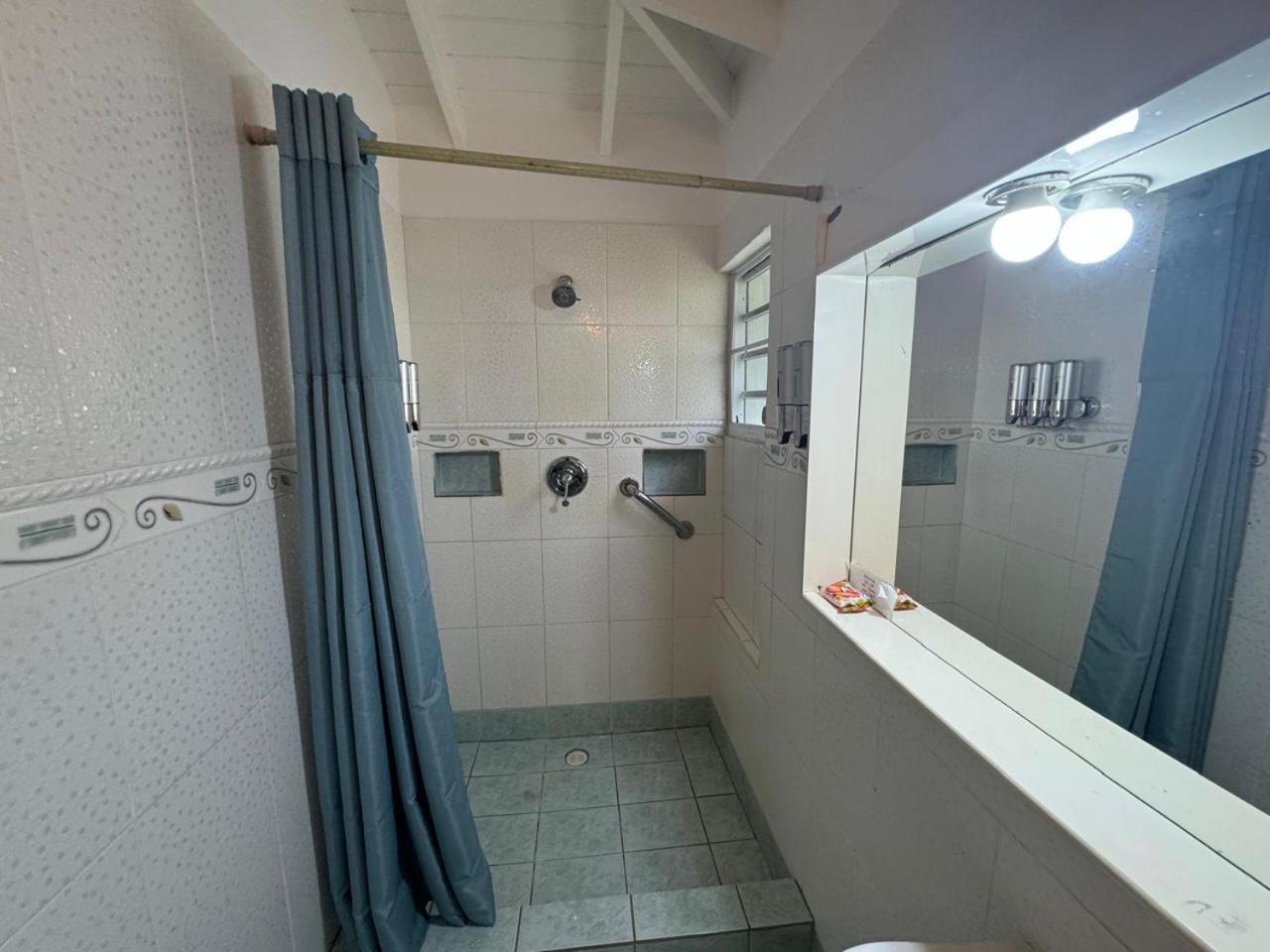 Halcyon Heights Condominium Dickenson Bay Zewnętrze zdjęcie